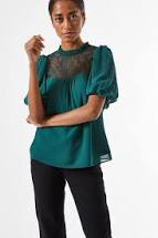Billie & Blossom Petite Green Short Sleeve Lace Top
